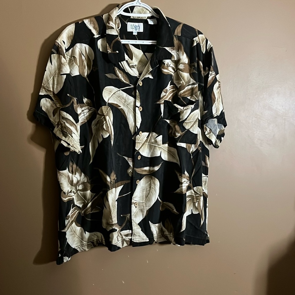 😄Leafy rayon vacation style shirt. B7